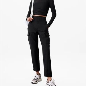 Athleta Endless High Rise Cargo Pants black size 4
eUC